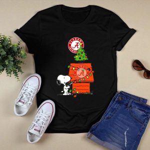 Alabama Crimson Tide Snoopy Christmas Tree Doghouse T Shirt