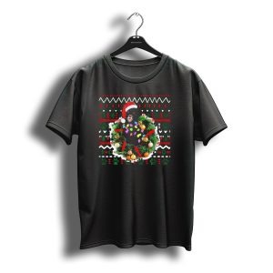 Black Labrador Retriever Santa Hat Christmas Wreath T-Shirt