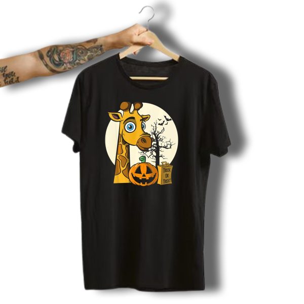 Giraffe Trick Or Treat Halloween Pumpkin And Bats Scene T Shirt t shirt 1