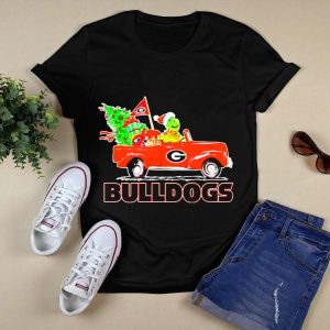 Grinch Driving Red Car With Dog Christmas Tree Gifts Georgia Bulldogs T Shirt