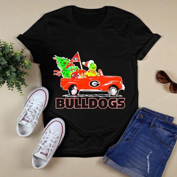 Grinch Driving Red Car with Dog Christmas Tree Gifts Georgia Bulldogs T Shirt 1