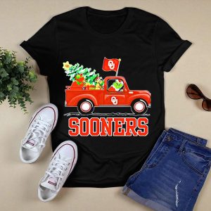 Grinch Driving Red Truck With Christmas Tree Oklahoma Sooners T-Shirt
