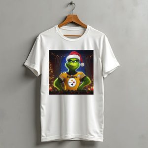Grinch Wearing Pittsburgh Steelers Jersey Christmas Scene T-Shirt