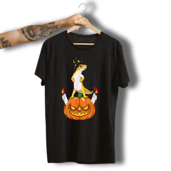 Halloween Costume Gecko Wizard On Pumpkin T Shirt t shirt 1