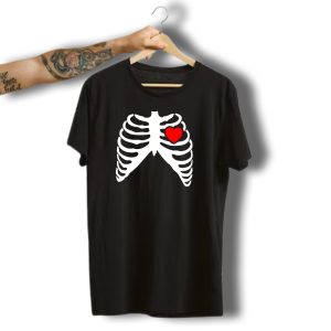 Halloween Pregnant Skeleton Xray With Red Heart T-Shirt