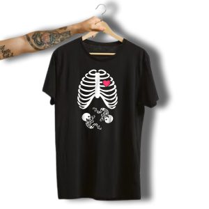 Halloween Skeleton X Ray With Heart Expecting Twins Pregnancy T-Shirt