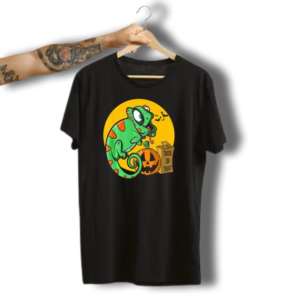 Iguana Halloween Trick Or Treat Pumpkin Bats T Shirt t shirt 1