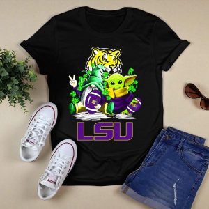Lsu Tigers Football St Patrick's Day Gnome And Baby Alien With Shamrocks T-Shirt