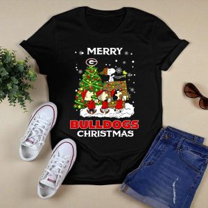 Merry Georgia Bulldogs Christmas Tree Peanuts Holiday Scene T Shirt