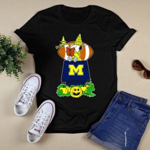 Michigan Wolverines Snoopy Halloween Pumpkin Football Scene T-Shirt