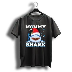 Mommy Shark Santa Hat Christmas Snowflakes T Shirt