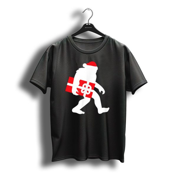 Nice Bigfoot Carrying Christmas Gift In Santa Hat T Shirt t shirt 1