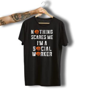 Nothing Scares Me I'M A Social Worker Halloween Pumpkin T-Shirt