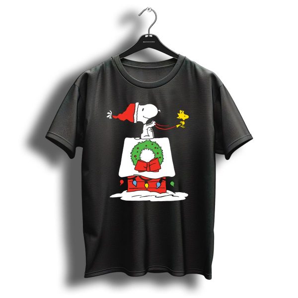Peanuts Snoopy Santa Woodstock Christmas Wreath Doghouse Lights T Shirt 1 t shirt 1