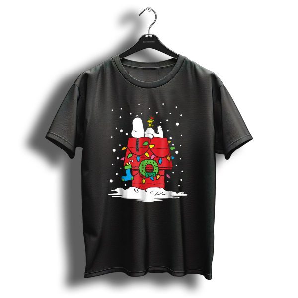 Peanuts Snoopy Woodstock Holiday Lights Doghouse Christmas Snow Scene T Shirt 1 t shirt 1