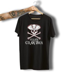 Pirate Grandma Funny Halloween Skull Captain Crossbones T-Shirt