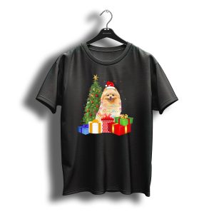 Pomeranian Santa With Christmas Tree And Presents T-Shirt