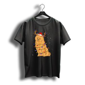 Pomeranian Wrapped In Christmas Lights With Santa Hat Under Starry Sky T-Shirt