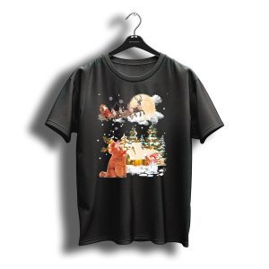 Poodle Watching Santa'S Sleigh Over Christmas Village T-Shirt