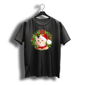Santa Hat Torbie Cat In Christmas Wreath Pizza Cat World T-Shirt