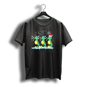 Seahorses With Christmas Lights Santa Hat Reindeer Antlers And Festive Presents T-Shirt
