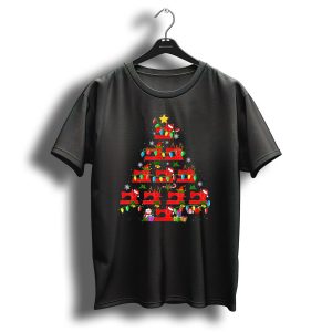 Sewing Machines Christmas Tree With Festive Lights And Presents For Cute Sewists T-Shirt