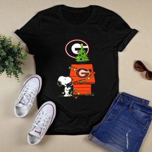 Snoopy Christmas Georgia Bulldogs Football Tree And Doghouse T Shirt