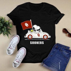 Snoopy Driving Oklahoma Sooners Ou Flag Retro Car T-Shirt