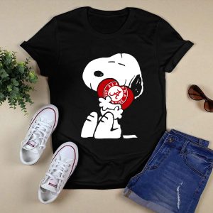 Snoopy Holding Alabama Crimson Tide T Shirt