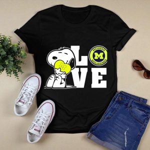 Snoopy Love Michigan Wolverines Peanuts Football T-Shirt