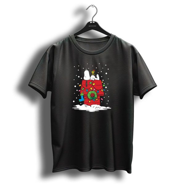 Snoopy Woodstock Christmas Lights Doghouse Wreath Snow Peanuts T Shirt 1 t shirt 1