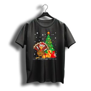 Turkey In Santa Hat With Christmas Tree And Gifts T-Shirt