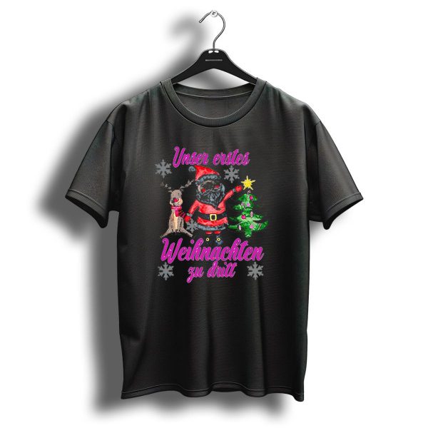 Unser Erstes Weihnachten Zu Dritt Santa Reindeer Christmas Tree Snowflakes T Shirt 1 t shirt 1