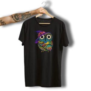 Vibrant Owl In Witch Hat For Halloween Costume Fun T-Shirt
